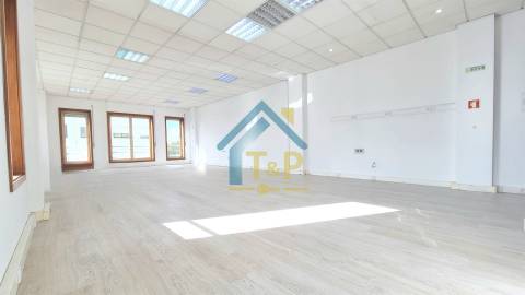 Escritório  Arrendamento em Lordelo do Ouro e Massarelos,Porto