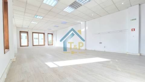 Escritório  Arrendamento em Lordelo do Ouro e Massarelos,Porto