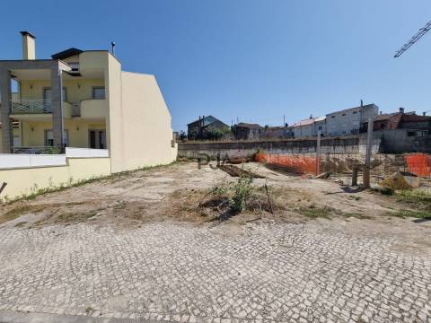 Lotes para construção de moradia em banda