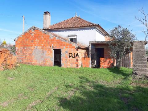 Moradia para Recuperar em Lajeosa do Dão