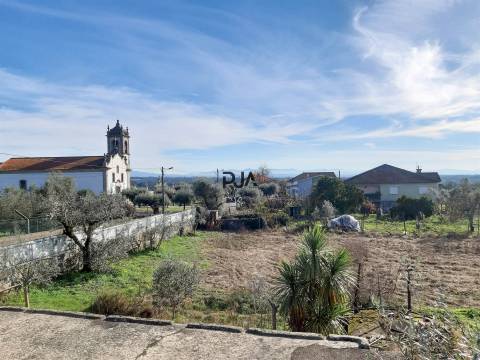 Moradia para Recuperar em Lajeosa do Dão