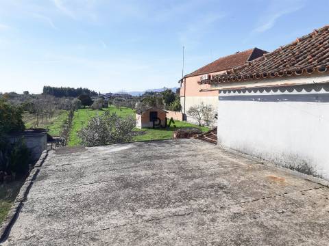 Moradia para Recuperar em Lajeosa do Dão