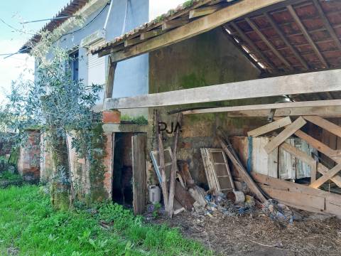 Moradia para Recuperar em Lajeosa do Dão