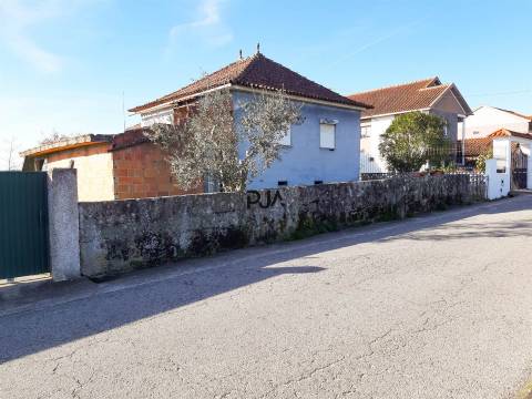 Moradia para Recuperar em Lajeosa do Dão