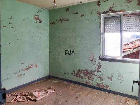 Moradia para Recuperar em Lajeosa do Dão