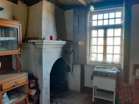 Moradia V2 para Restaurar, Aldeia da Mata