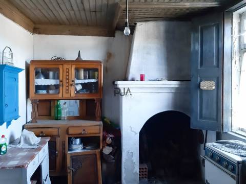 Moradia V2 para Restaurar, Aldeia da Mata