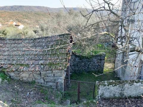 Moradia V2 para Restaurar, Aldeia da Mata