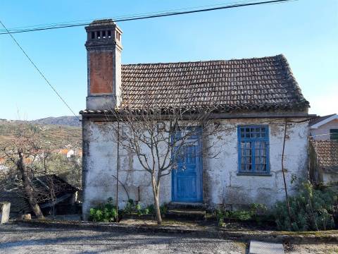 Moradia V2 para Restaurar, Aldeia da Mata