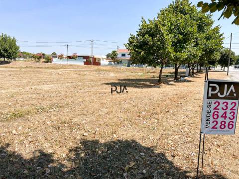 Lote de terreno para construção de prédio em Nelas