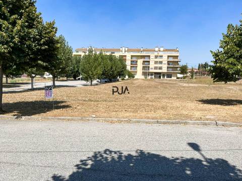 Lote de terreno para construção de prédio em Nelas