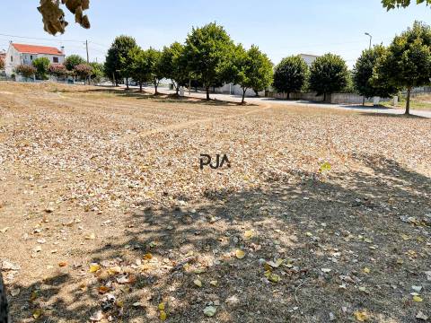 Lote de terreno para construção de prédio em Nelas