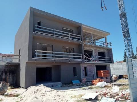 Moradia Geminada T3 em Nelas