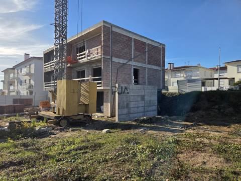 Moradia Geminada T3 em Nelas