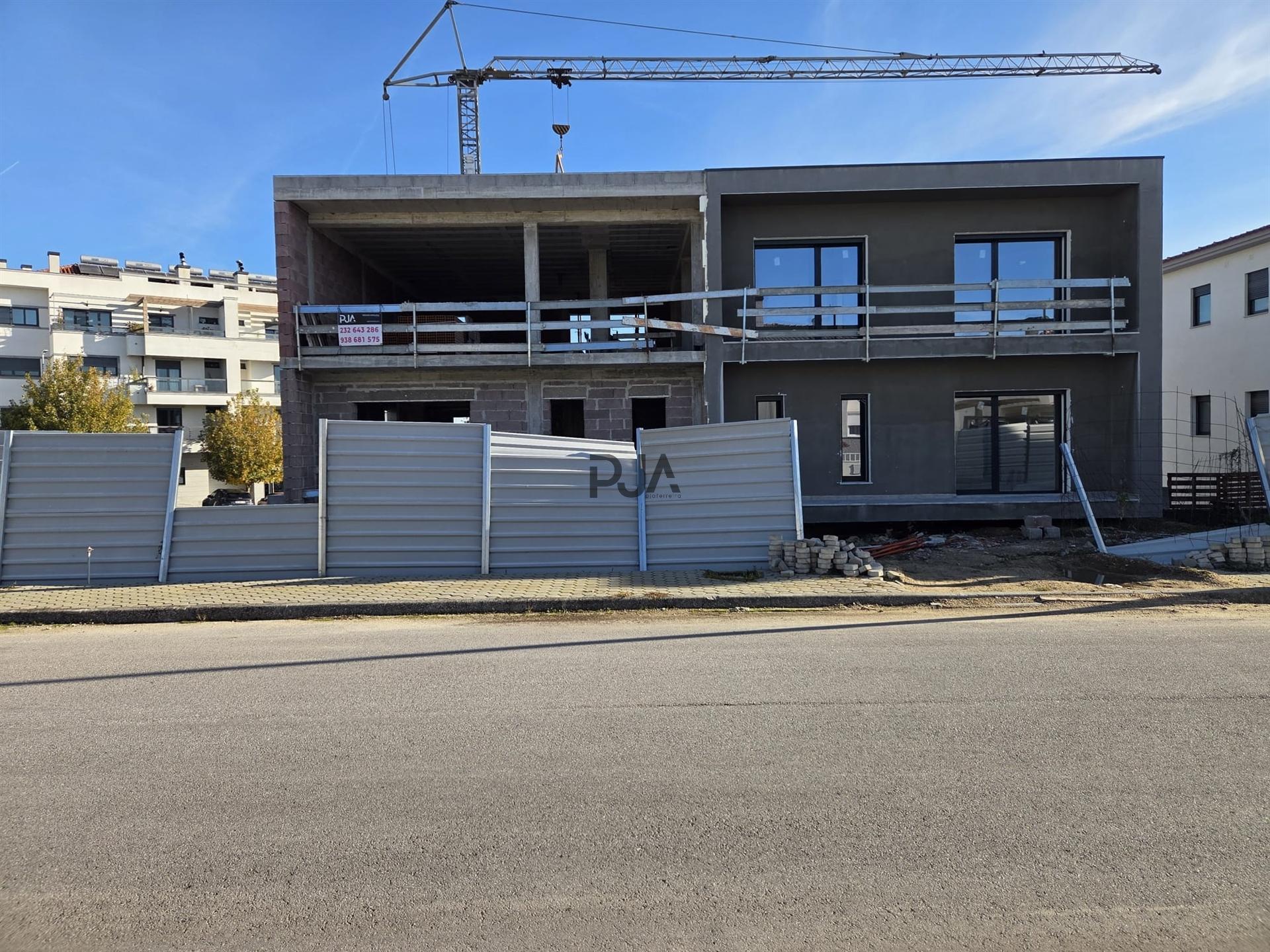 Moradia Geminada T3 em Nelas