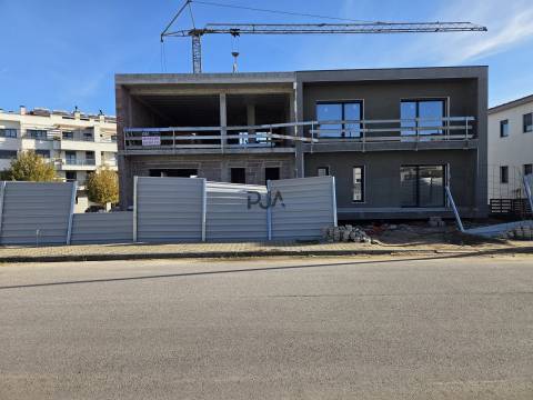 Moradia Geminada T3 em Nelas