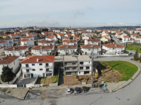 Moradia Geminada T3 em Nelas