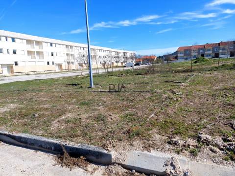 Lote para construção de prédio - 8 fogos em Mangualde