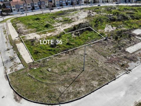 Lote para construção de prédio - 8 fogos em Mangualde