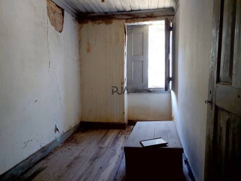 Quinta com Moradia em Rio de Moinhos