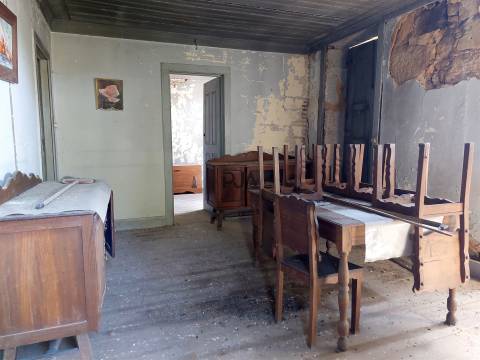 Quinta com Moradia em Rio de Moinhos