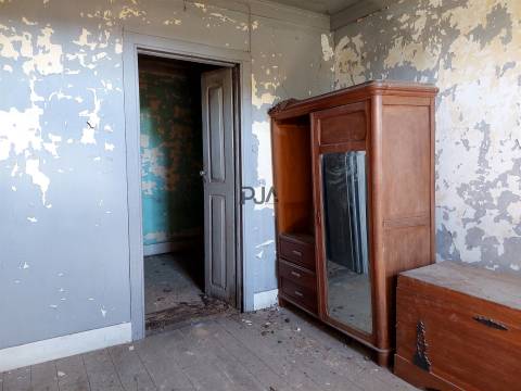 Quinta com Moradia em Rio de Moinhos