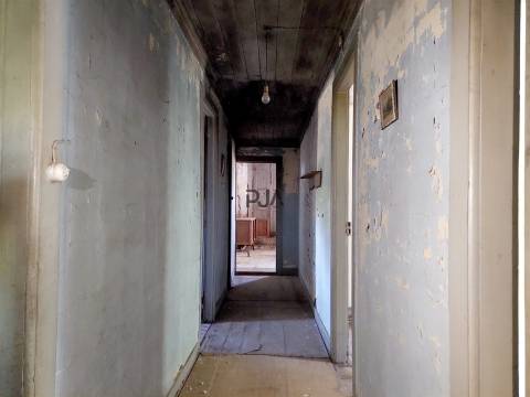 Quinta com Moradia em Rio de Moinhos