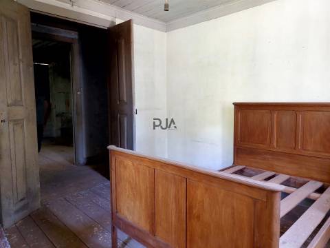 Quinta com Moradia em Rio de Moinhos