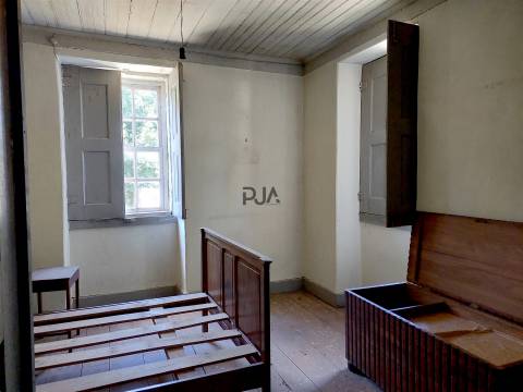 Quinta com Moradia em Rio de Moinhos