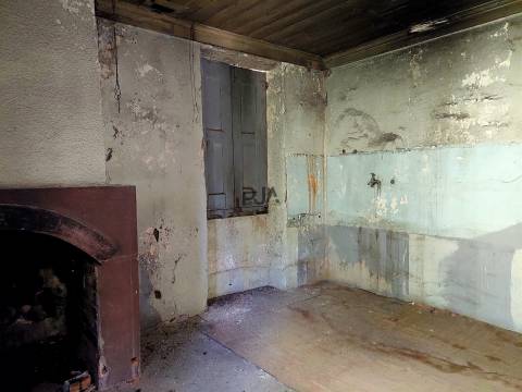 Quinta com Moradia em Rio de Moinhos