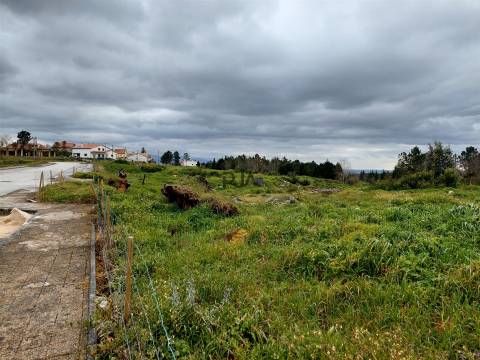 Lotes de terreno para construção de moradias isoladas em Infias