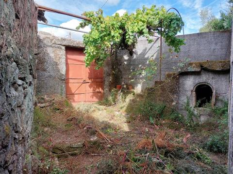 Moradia T2 em Nesperereira