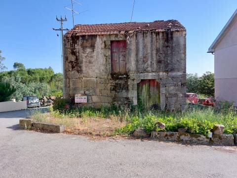 Moradia de granito para reconstrução em Vila Garcia