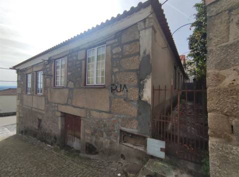 Moradia T4 em granito