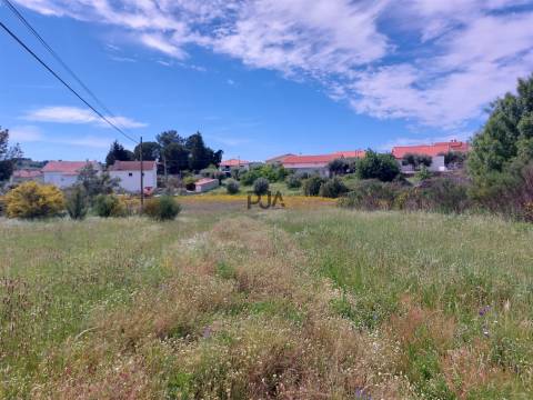 Terreno com viabilidade de construção em Vila Cortês