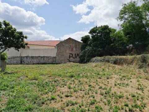 Lote para construção em Cubos