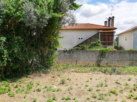 Lote para construção em Cubos