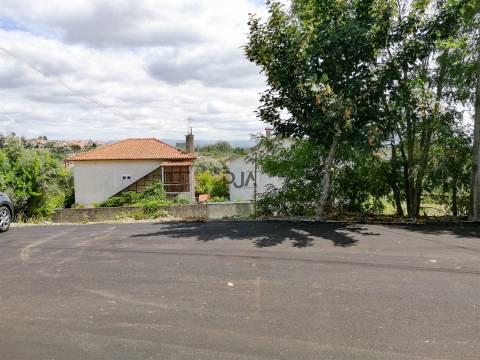 Lote para construção em Cubos