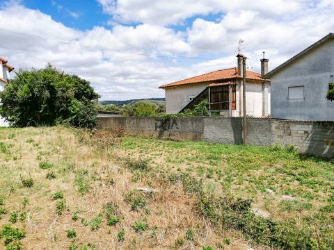 Lote para construção em Cubos