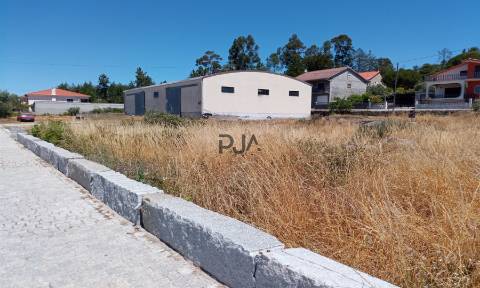 Terreno com viabilidade de Construção