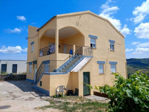 Moradia T5 em Sangemil, Penalva do Castelo