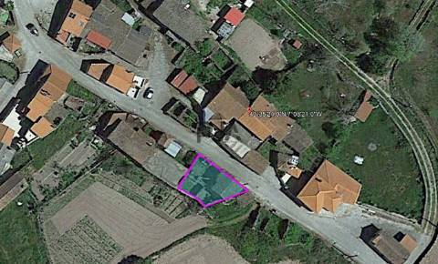 Moradia em granito para Restaurar em Devesa