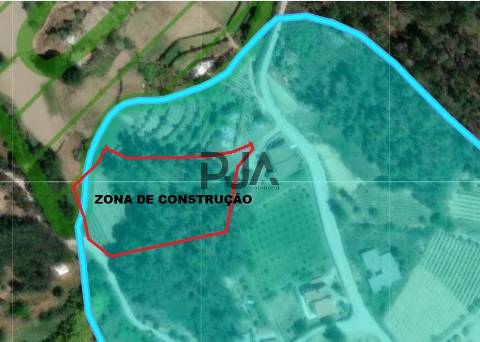Terreno com viabilidade construtiva em Vila Corça