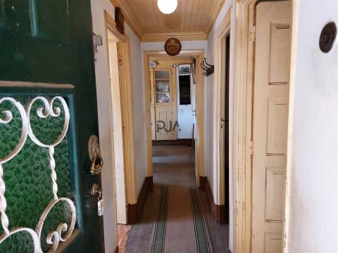 Moradia T2 em Vila Cortês da Serra