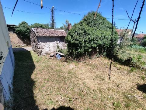 Moradia para reconstrução em Peges