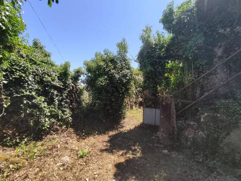 Moradia para reconstrução em Peges