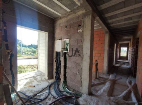 Moradia T3 Isolada em construção