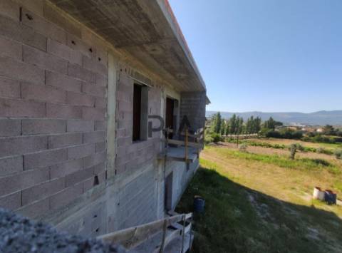 Moradia T3 Isolada em construção