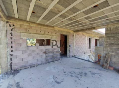 Moradia T3 Isolada em construção