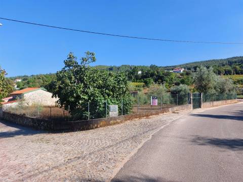 Moradia isolada T5 em Penalva do Castelo